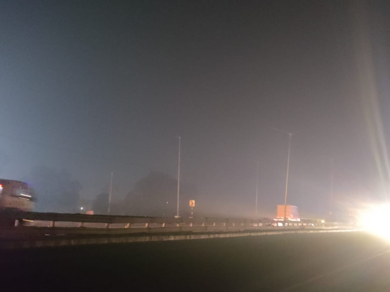 Streetlights on the national highway have become mere showpieces; a six-kilometer stretch has been in darkness for a year.