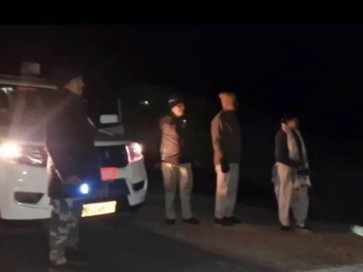 नेशनल हाईवे पर निगरानी के लिए पहुंची टीम।