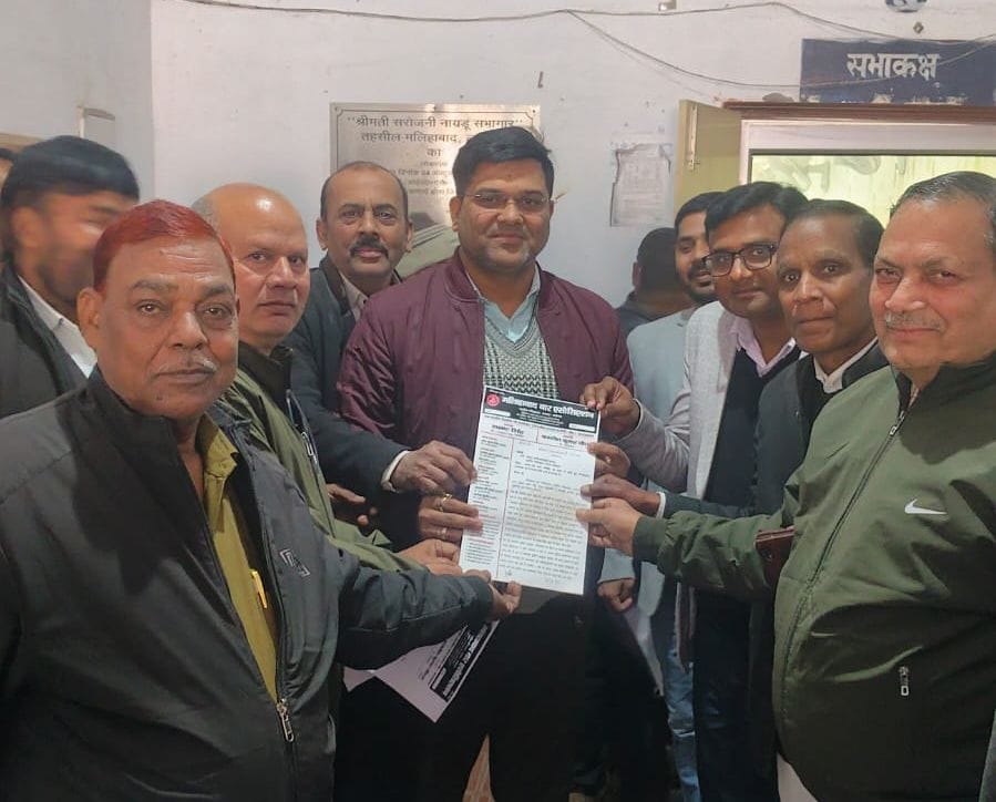 Advocates submitted a memorandum for ACP Court in Malihabad