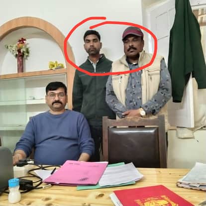 Jabalpur News: Lokayukta catches in-charge and computer operator accepting bribe in paddy procurement case.