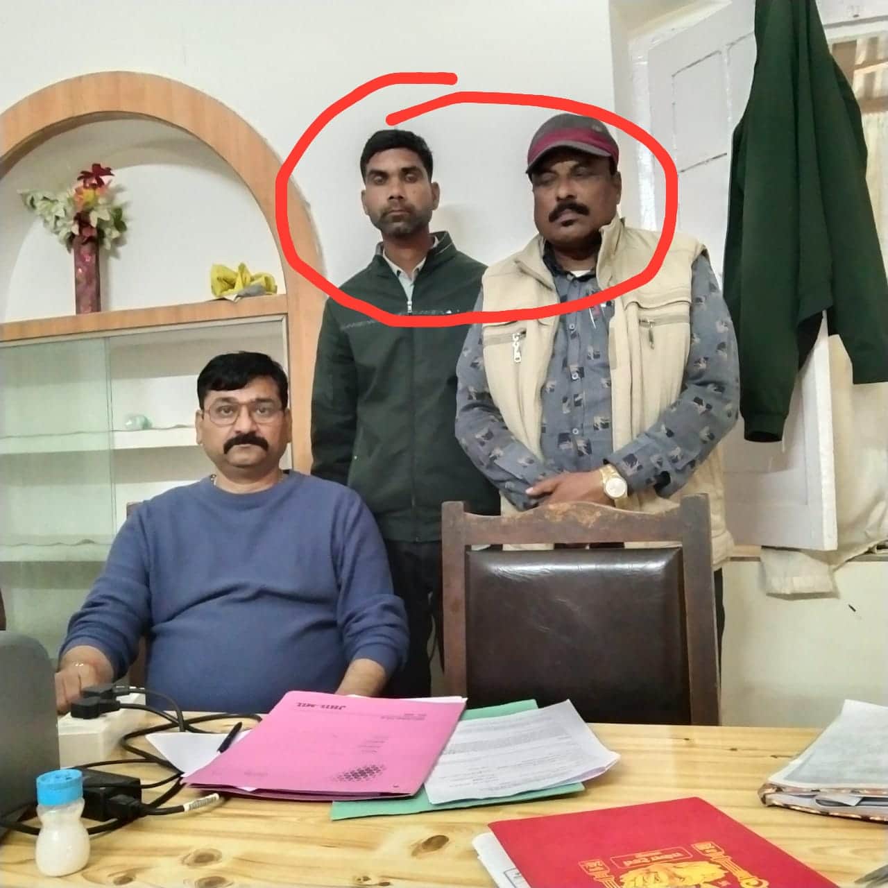 धान खरीदी प्रभारी व कम्प्यूटर आपरेटर चढे लोकायुक्त के हत्थे