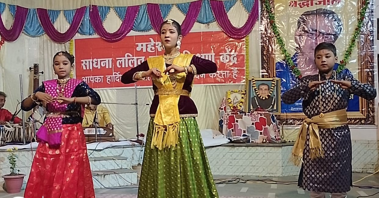 Tribute paid through Kathak dance and music
