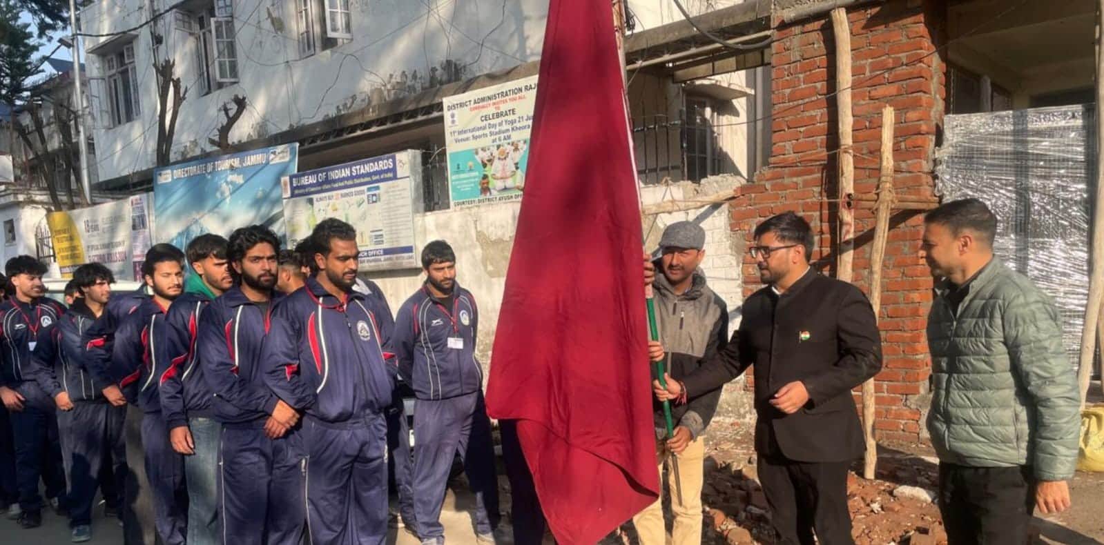 1 रजिस्ट्रार ने तीसरी चांसलर ट्रॉफी के लिए बीजीएसबी विश्वविद्यालय स्पोर्ट्स टीमों को हरी झंडी द