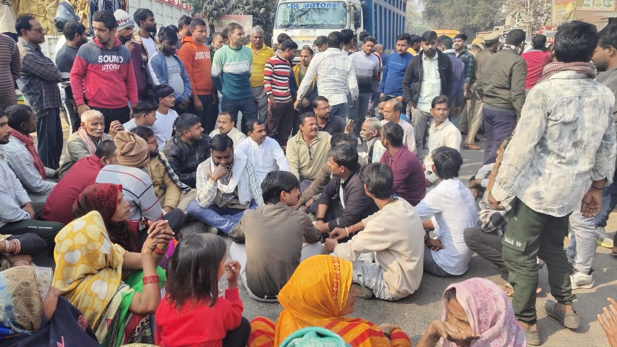 Brother and sister crushed to death by an out-of-control truck, protest by blocking the road