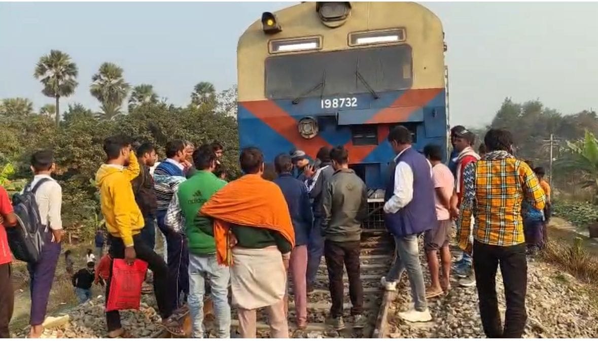 ब्रेक खराब होने पर ट्रेन घंटे रुकी