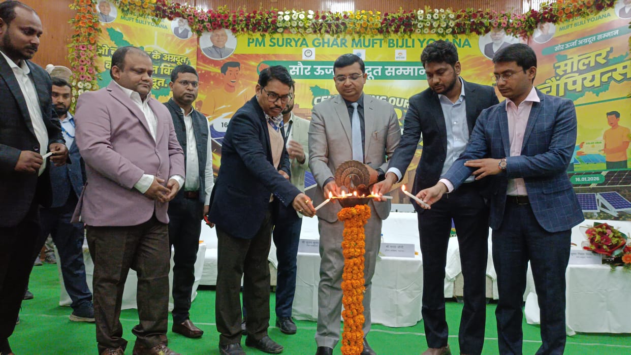 Nalanda news Pioneers who achieved zero electricity consumption through solar energy in Nalanda were honored.