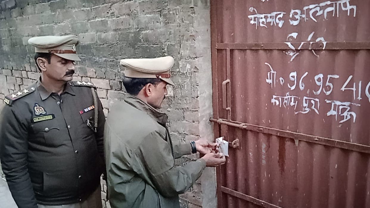 In a sari theft case, the gangster's land and house worth Rs 1.46 crore have been seized.