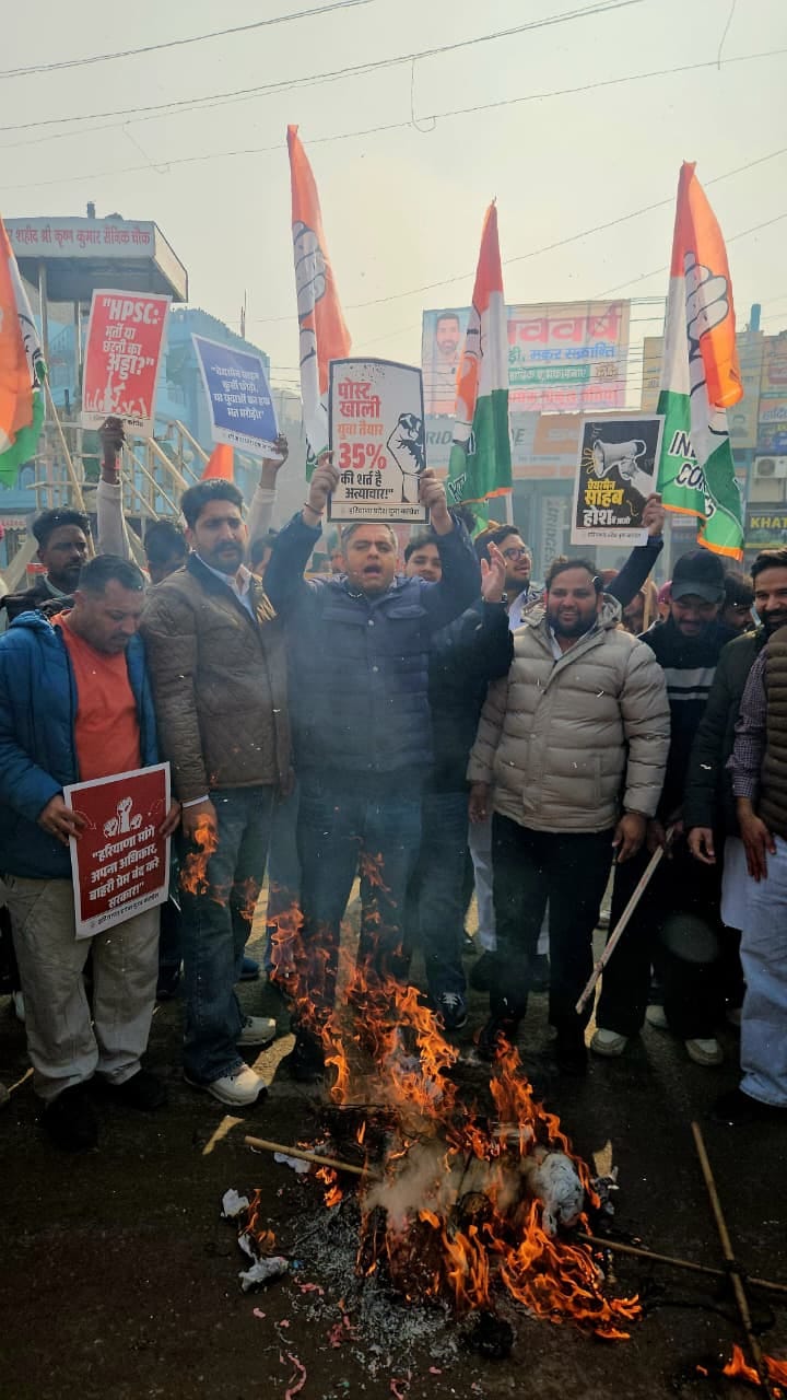 Youth Congress protests in Hisar, burns effigy of HPSC Chairman