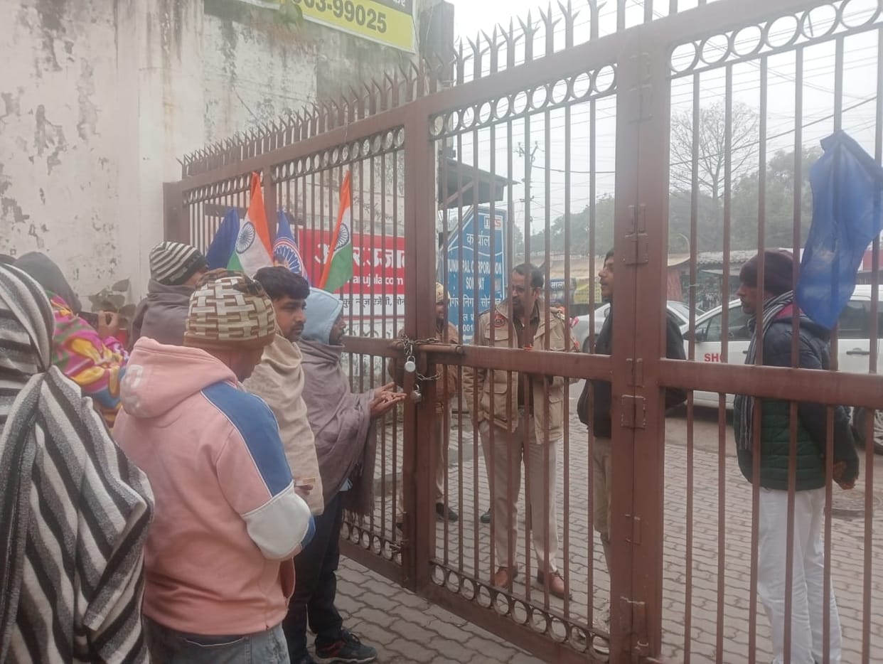 The sanitation workers locked the gate of the corporation office and their demands were accepted.
