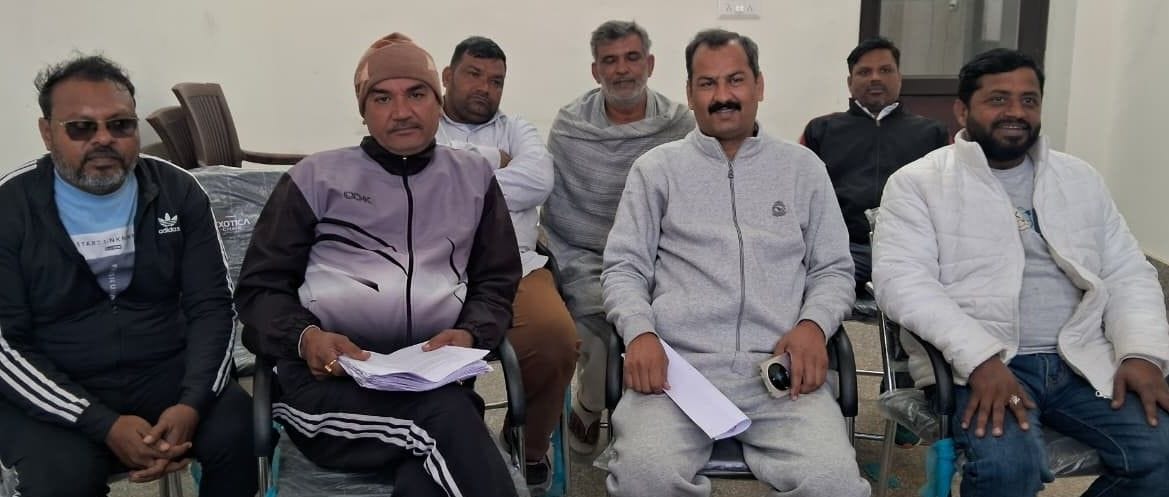 Councilors allege that the Municipal Secretary is not taking action against corruption.