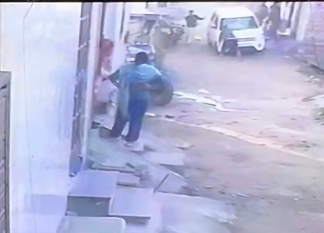 Dispute over a street vendor's stall leaves woman and lawyer injured.