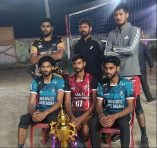 फोटो-35- ट्राफी के साथ विजेता खिलाड़ी। स्रोत: आयोजक