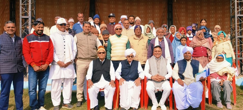 The MLA honored the ex-servicemen by presenting them with shawls.