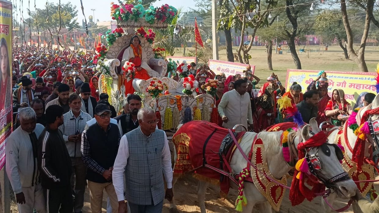 501 women participated in a procession carrying sacred pots in the city.
