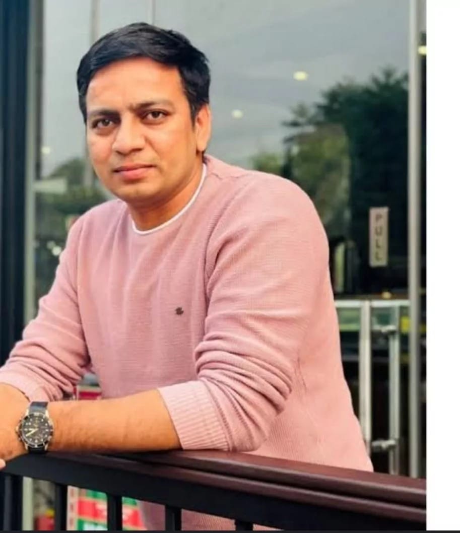 Sandeep started serving pizza to people after being scolded, quit his 9,000-paying job and added more work, now worth crores.