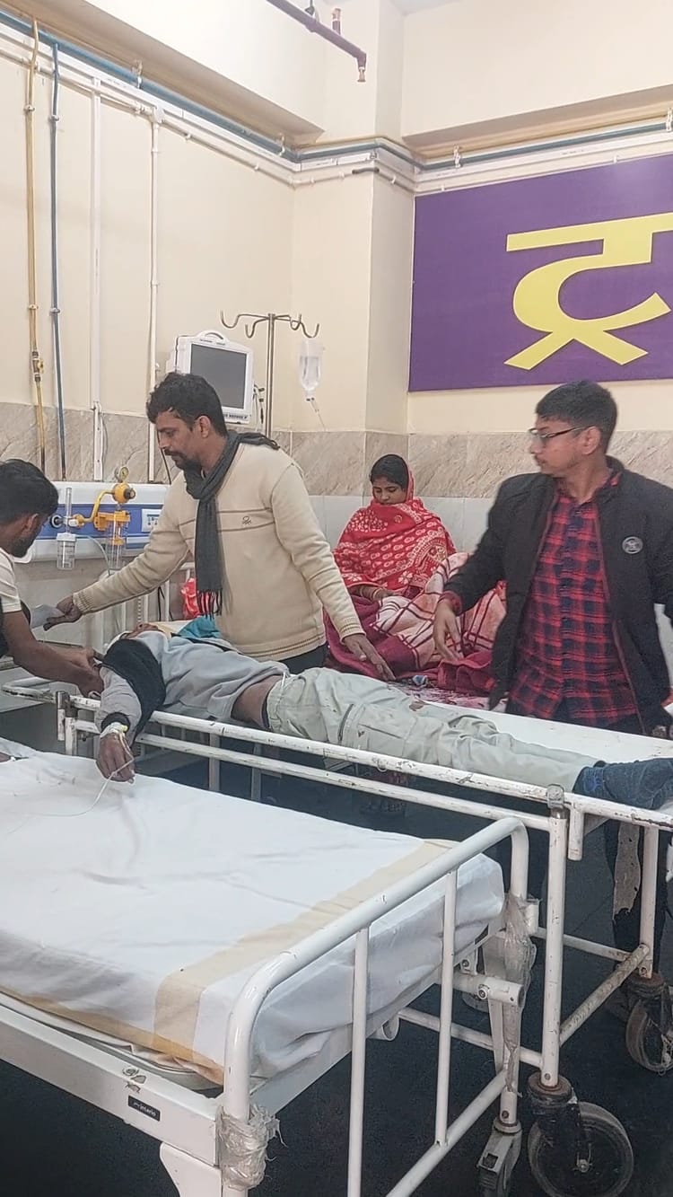 Bihar: चंडी फोरलेन पर भीषण हादसा, गंगा स्नान पर जा रहे परिवार की गाड़ी पलटी; महिला की मौत 20 से अधिक लोग घायल