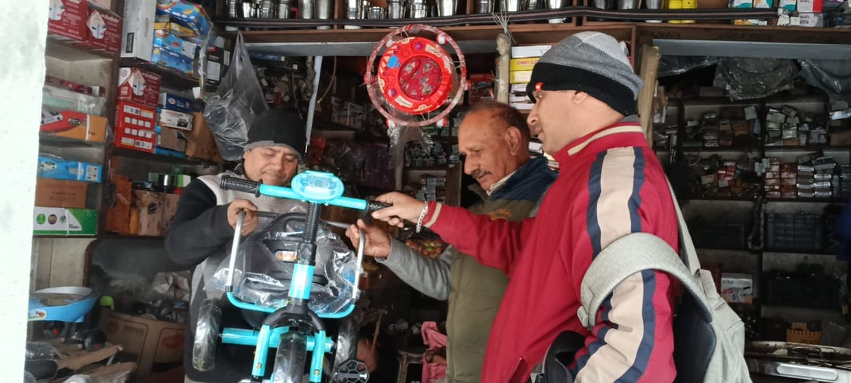 In Hamirpur, the bicycle trade is limited to children.