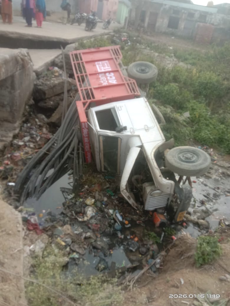 A pickup loaded with iron rods fell into a drain after a culvert collapsed in Indora.