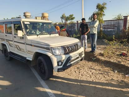 mother  daughter injured when   motorcycle hit by Bolero motorcycle dragged 20 meters before colliding in Jalo