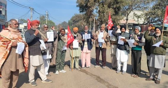 Kisan Sabha burns copies of Electricity and Seed Bills, expressing anger against the government