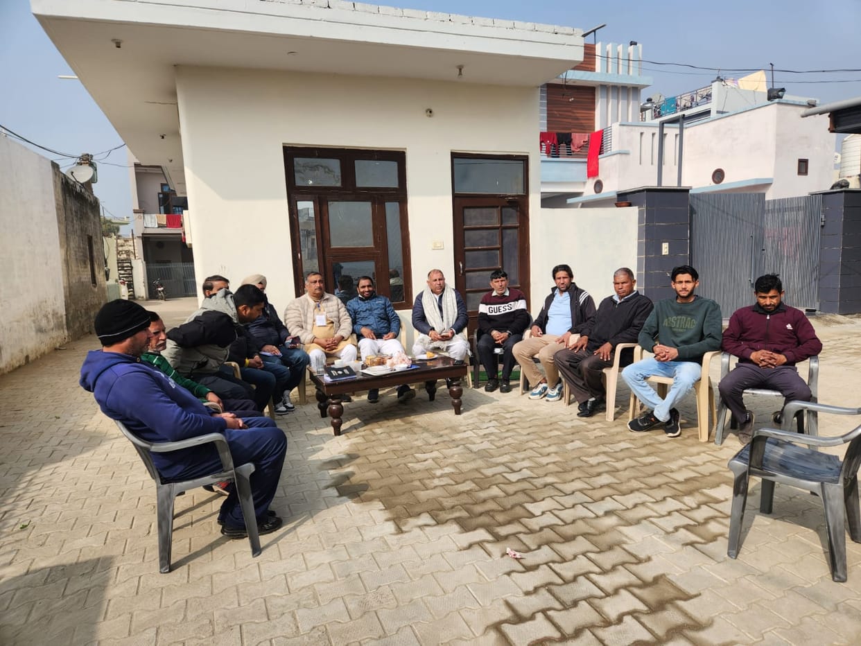 Congress district presidents from Haryana and Uttarakhand came to the ground and learned about the reality of MNREGA and Anganwadi schemes.