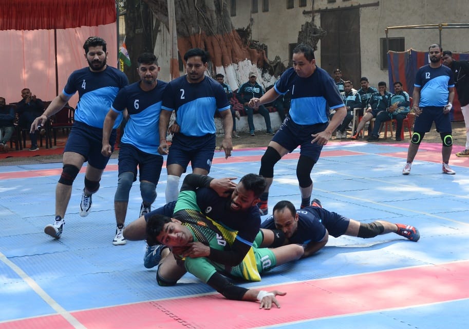 South and North zones reach the Kabaddi final.
