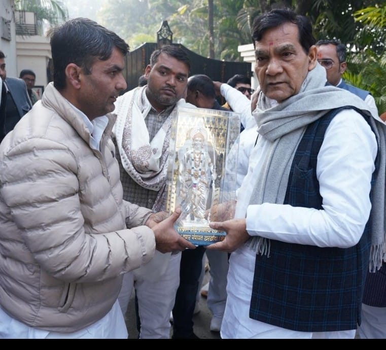 The chairman met the minister and submitted a letter demanding development work.