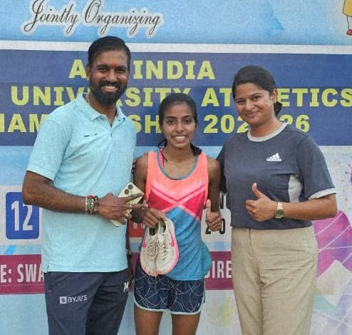 Chanchal won a silver medal for Kanpur University in the 3000 meters steeplechase.