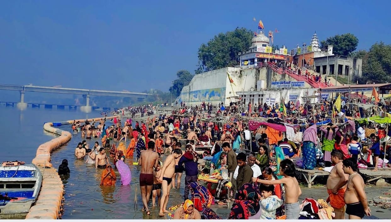 Crowds of devotees gathered at Shringverpur Dham