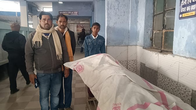 टेंपो और कार के बीच जोरदार टक्कर, बुजुर्ग की मौत