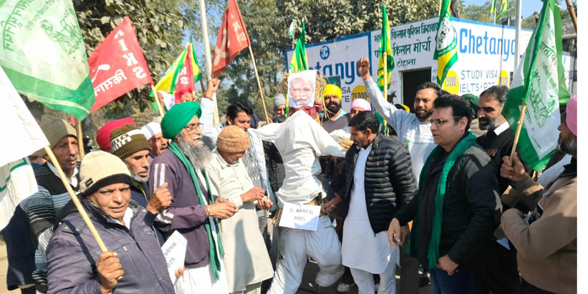 Farmers burnt the effigy of the central government