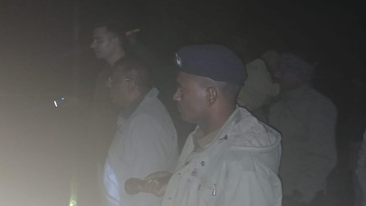 bihar patna maner me Encounter between the criminal who shot a gold merchant and the police, criminal injured