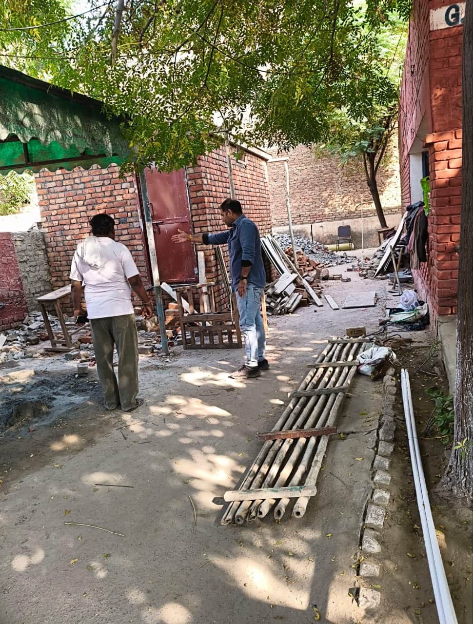 सिरसा।राजकीय वरिष्ठ माध्यमिक विद्यालय चत्तरगढ़पट्टी स्कूल में शौचालयों का निर्माण कार्य रूका हु