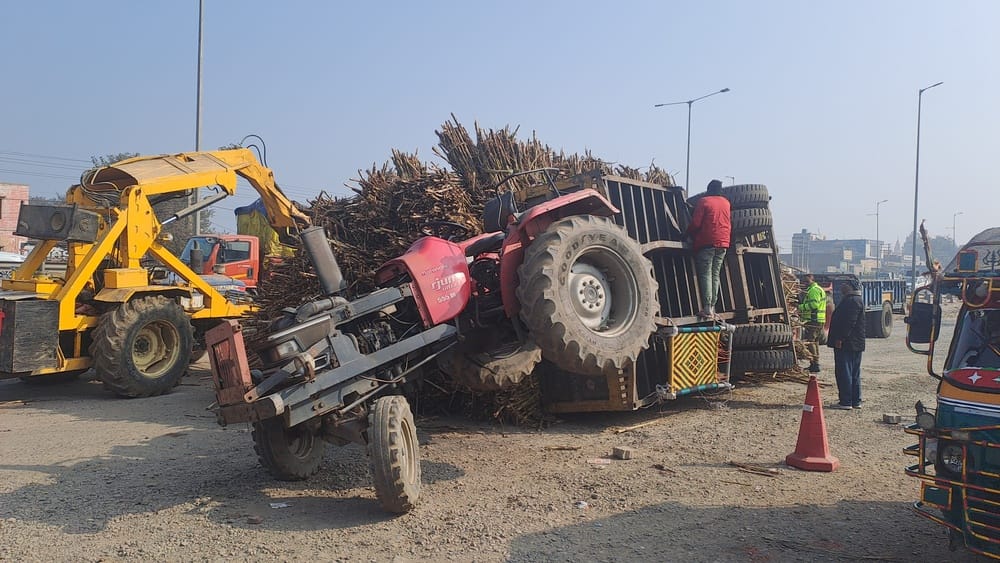 Service lane repairs were limited to officials' visits, and a sugarcane trolley overturned.