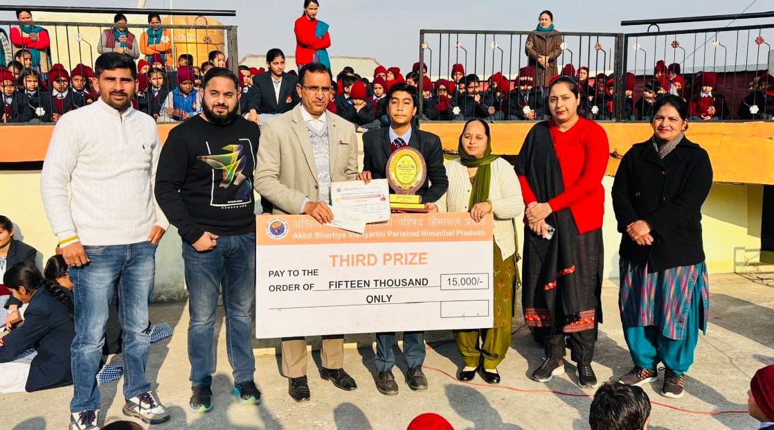 Sahil Songara wins the state flag in Swami Vivekananda General Knowledge Competition