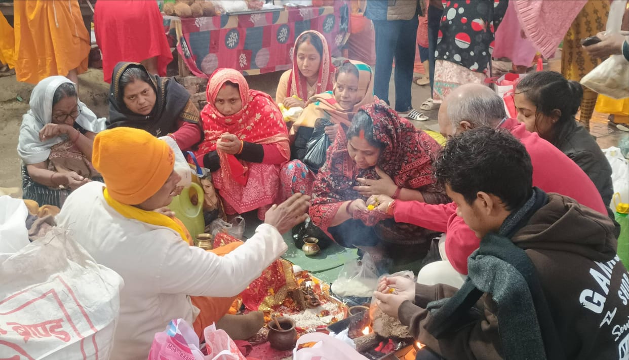 Two lakh devotees took a holy dip in the Ganga.