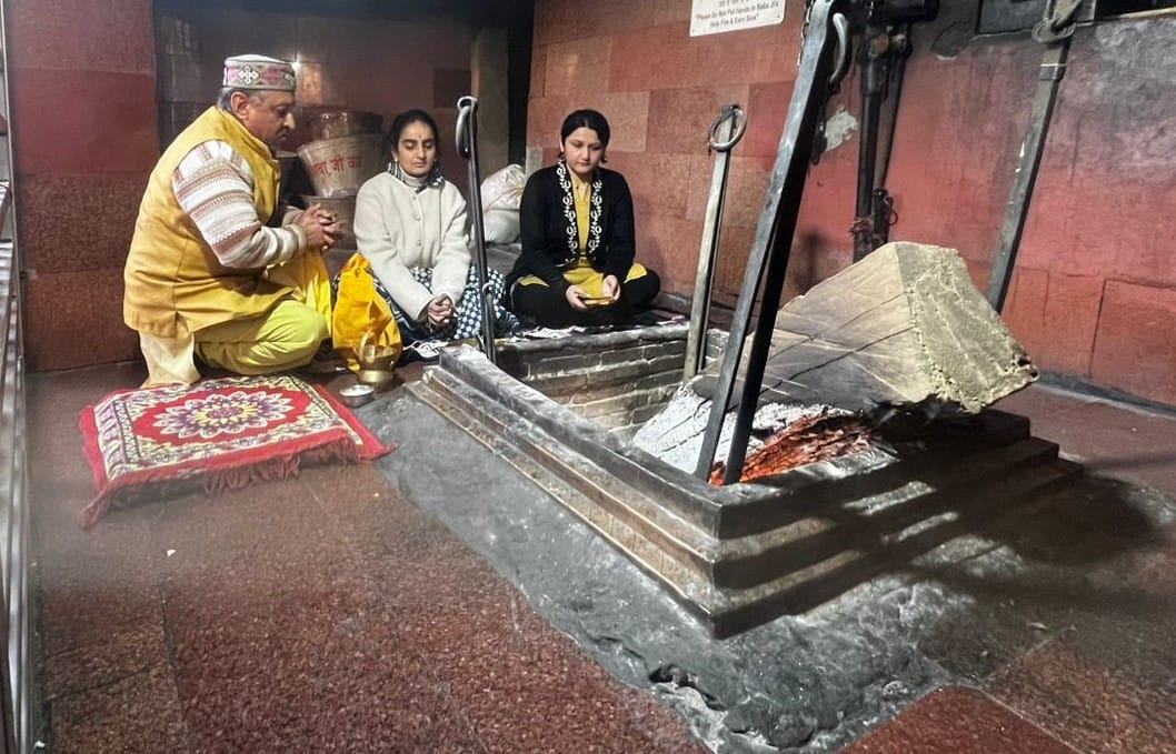 Deputy Commissioner Gandharva Rathod took the blessings of Baba Balak Nath.