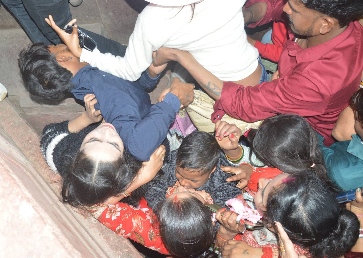 Crowd management at Taj fails, tourists escape being crushed