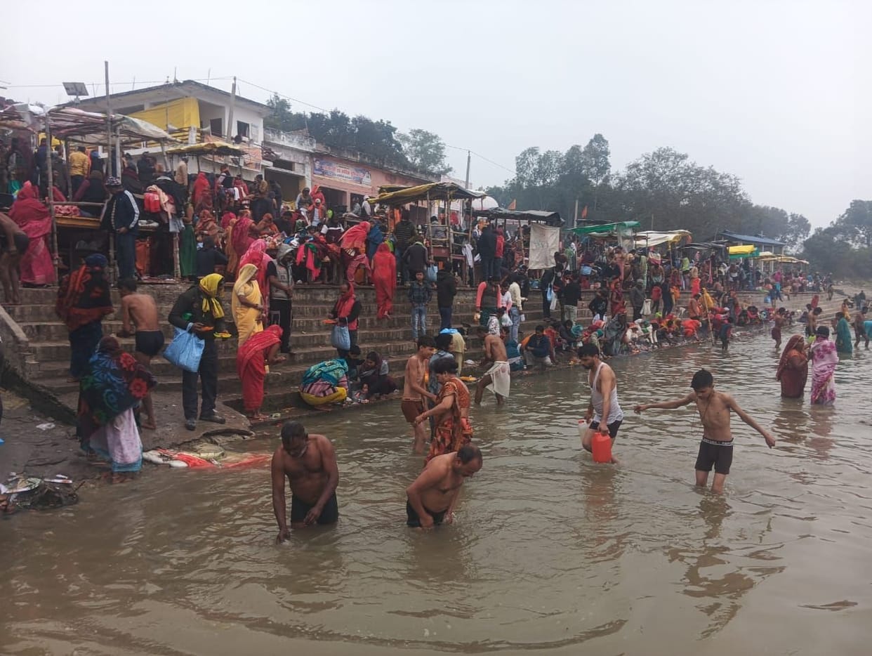 Took a dip in the Mokshadayini amidst chants of Har Har Ganga.