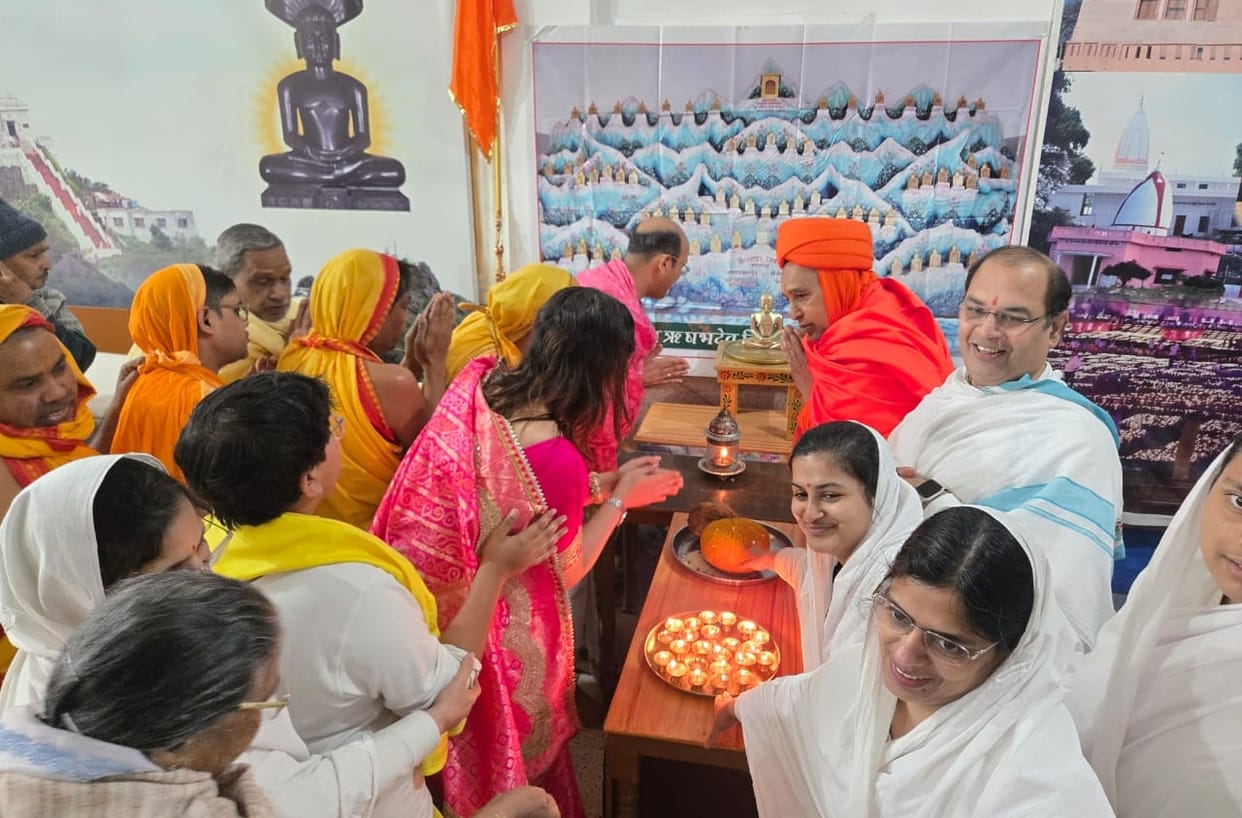 Nirvana Mahotsav was celebrated with devotion by offering Nirvana Laddu