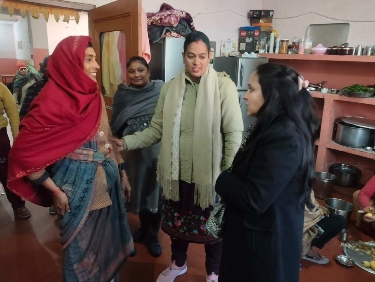 Secretary Monica inspected the women's old age home.