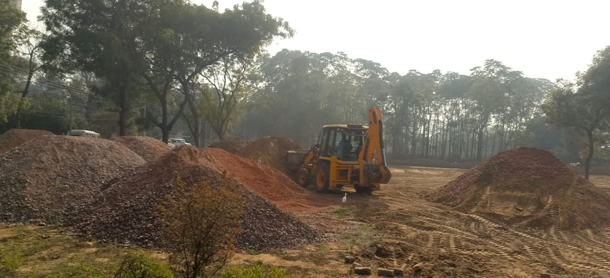 A parking facility will be built at the civil hospital at a cost of 25 lakh rupees; construction work has begun.