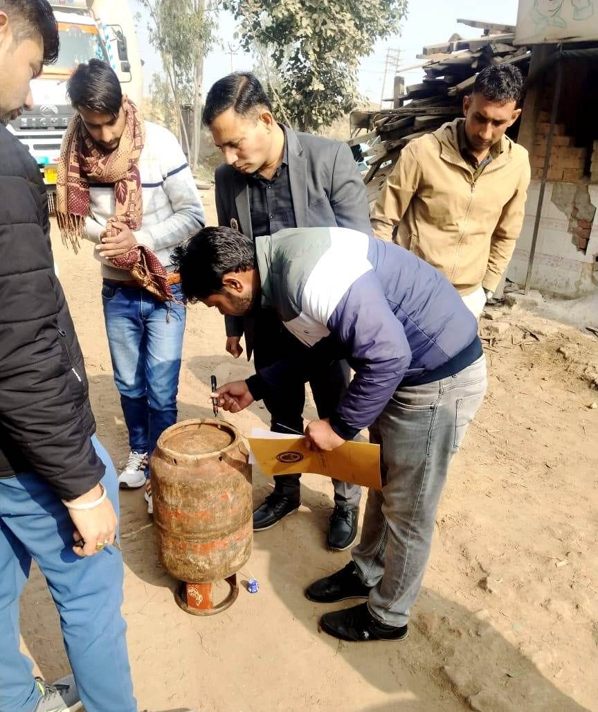 Domestic gas cylinders being used at roadside eateries and hotels seized.