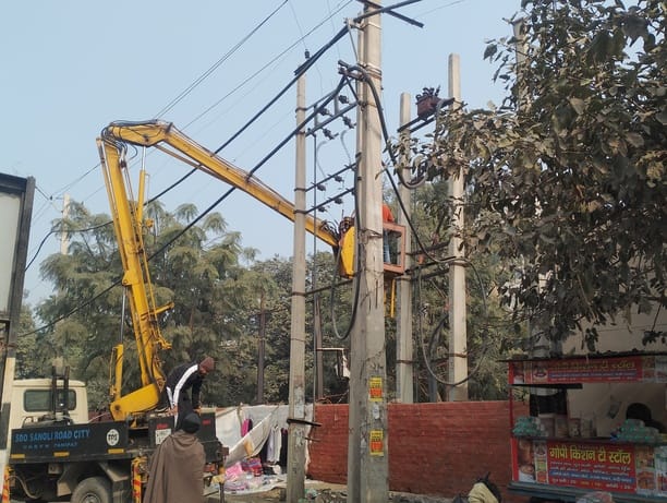 22 people caught stealing electricity, five of them were found to have slow meters, and a fine of Rs 5.14 lakh was imposed.
