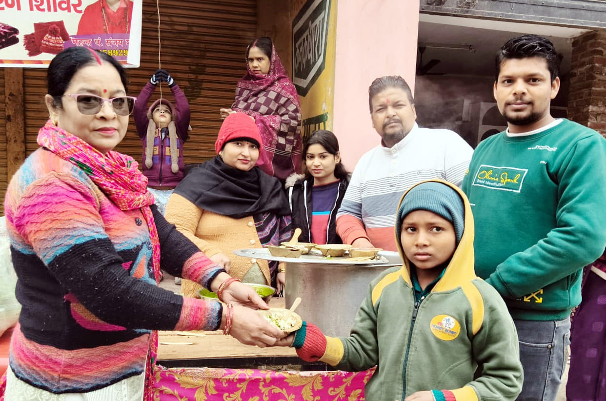 Khichdi was distributed in the district for the second consecutive day.
