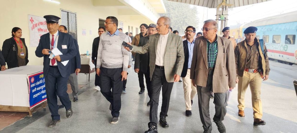 Siddharthnagar News : Railway general manager inspects, directs to provide better facilities