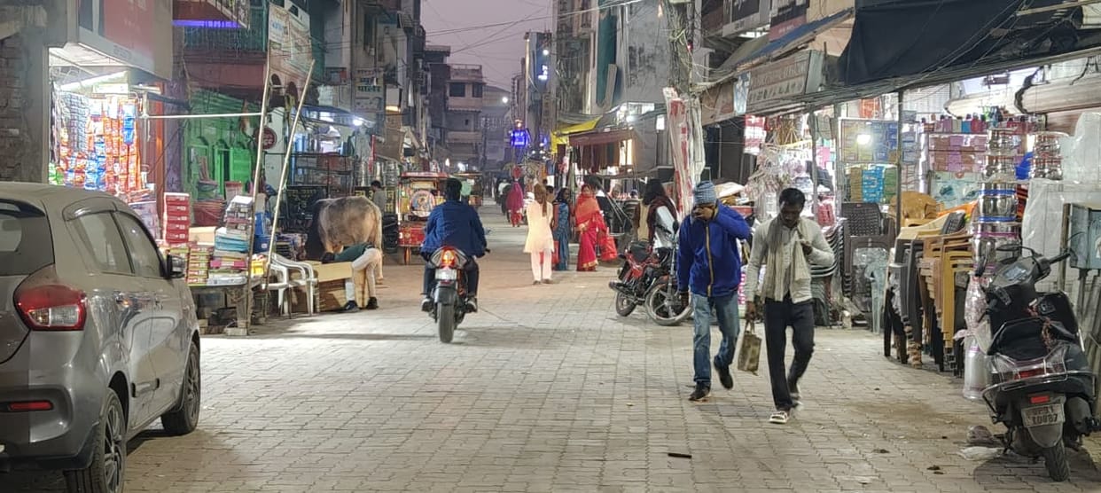 As Kharmas ended, the market became lively and buyers flocked in.