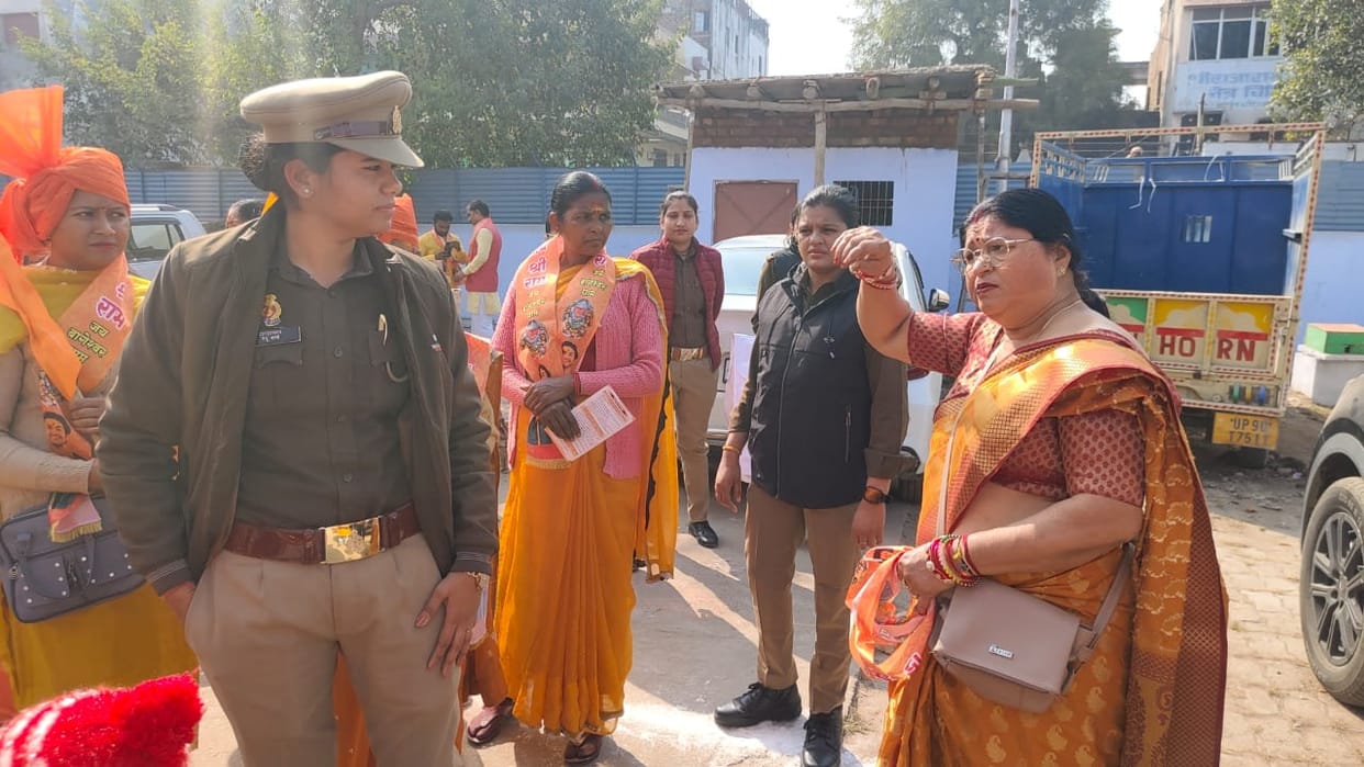 Chains of nine women, including the former municipal president, were snatched during the Kalash Yatra.