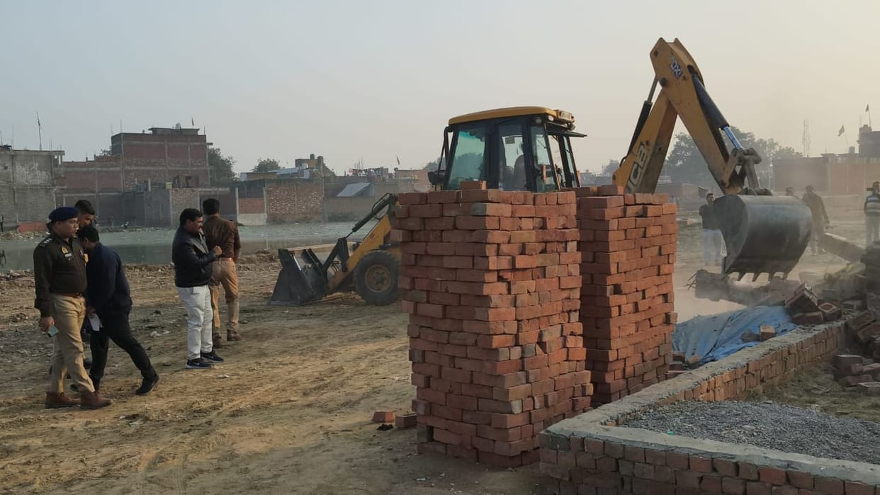 mainpuri news encrouchment removed