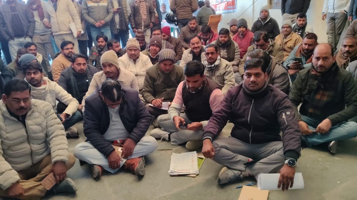 Lekhpals, enraged by the detention order, staged a boycott.